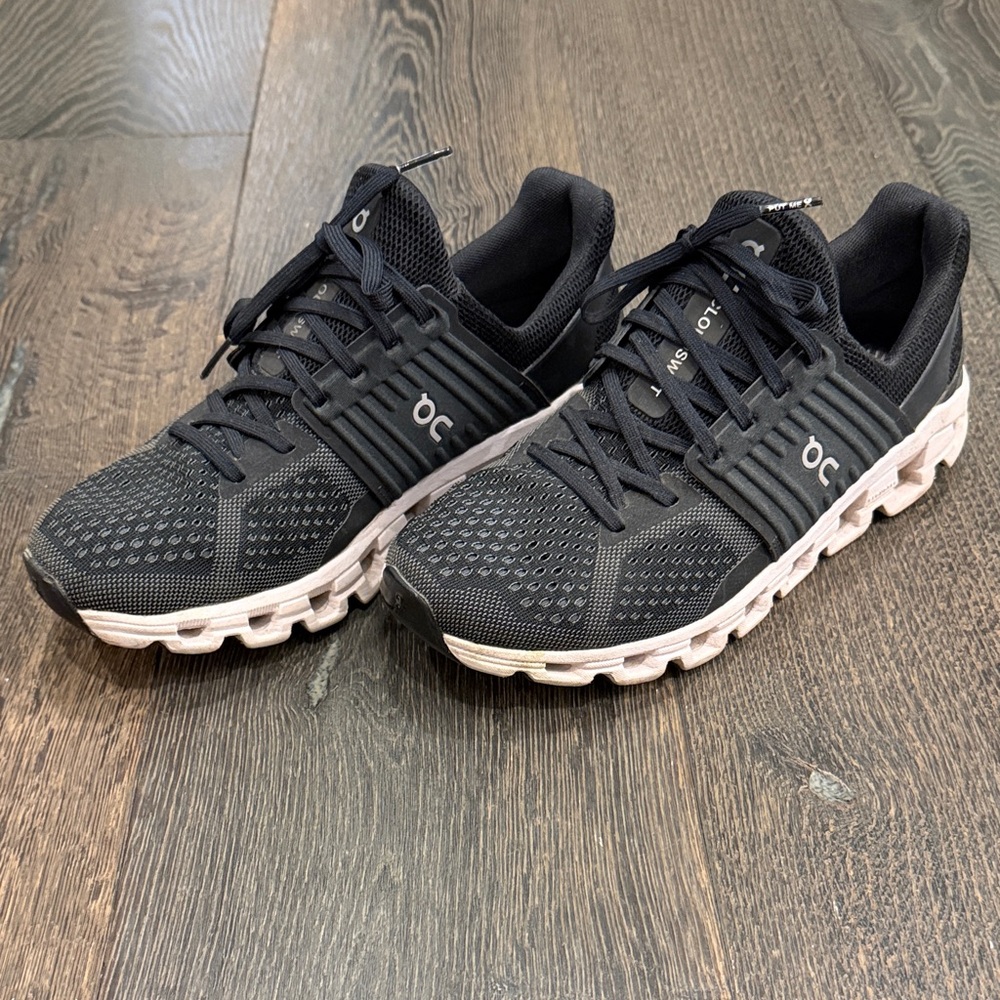 On Cloud Running Women's Cloudswift Athletic Shoes - Black/White